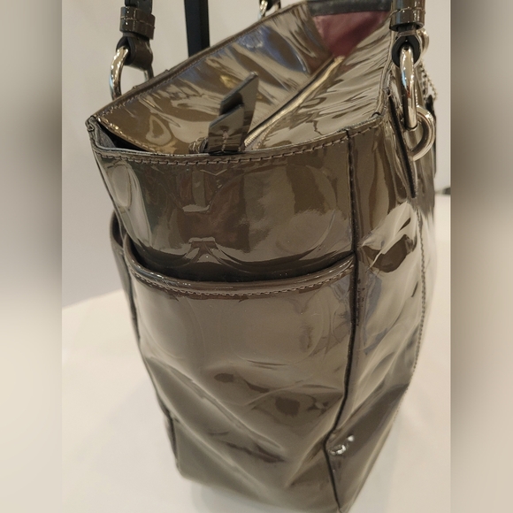 Coach Olive Green Op Art Embossed Patent Leather - Picture 8 of 15